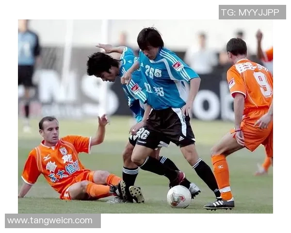 大连阿尔滨与大连实德的激烈对决揭示足球激情与城市荣誉的较量 大连阿尔滨与大连实德的激烈对决揭示足球激情与城市荣誉的较量